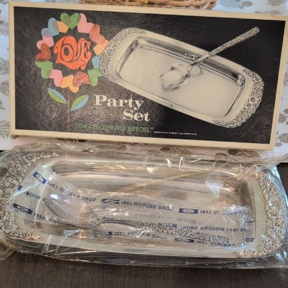 1847 Rogers Bros. Silverplate Party Set Relish Tray & Spoon In Original Box - Picture 4 of 12
